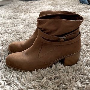 American Eagle booties